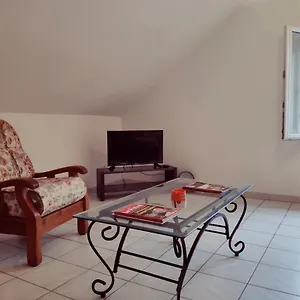 Au Bord Du Foron Apartment